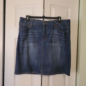 Cute Tommy denim skirt!